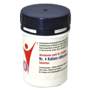 Runder Behälter mit blauem Deckel, beschriftet mit "Biochemie nach Dr. Schüßler Nr. 4 Kalium chloratum" und weiteren Informationen.