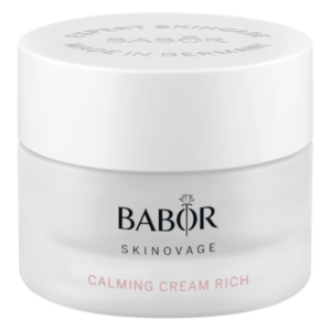 Weißes Tiegel-Design mit einem zweifarbigen Deckel, beschriftet mit "BABOR SKINOVAGE CALMING CREAM RICH".
