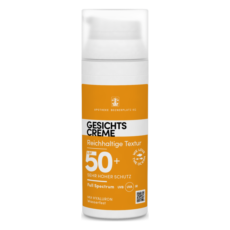 Gesichtscreme in einer weißen Spenderflasche mit orangefarbenem Etikett, LSF 50+ und hyaluronhaltig.