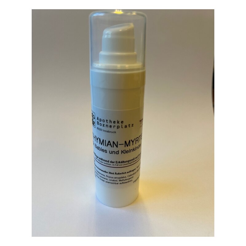 Weißer Pumpspender mit einem Produkt für Babies und Kleinkinder zur Unterstützung bei Erkältungen.