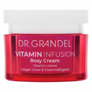 Rote Tagescreme in einem transparenten Tiegel mit einem weißen Deckel, beschriftet mit "Vitamin Infusion Rosy Cream".