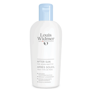 Weißer Flakon mit blauer Verschlusskappe für After-Sun Lotion von Louis Widmer, beschriftet mit Anwendungshinweisen.