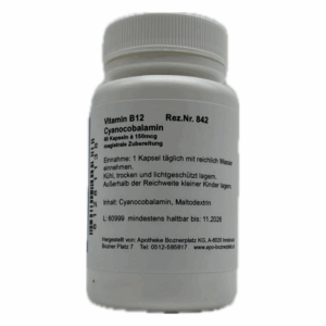 Weißer Kunststoffbehälter mit Deckel, etikettiert mit Vitamin B12 und Hinweisen zur Einnahme und Lagerung.