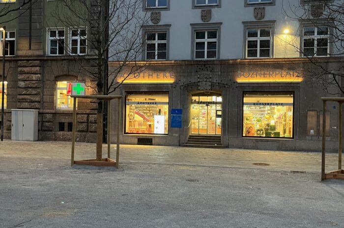 apotheke_boznerplatz_winter_25 apotheke_boznerplatz_winter_25