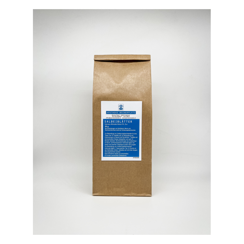 Papiertüte mit Salbeiblättern, etikettiert mit Informationen zur Anwendung und Dosierung.