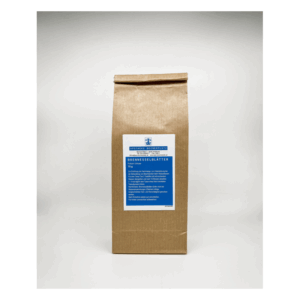 Papierverpackung mit Brennnesselblättern, mit blauer Etikettbeschreibung und Produktinformationen.