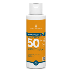 Sonnenmilch für Kinder in einer weißen Flasche mit oranger Verpackung, LSF 50+, wasserfest und ohne Duftstoffe.