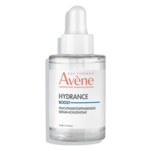 Transparente Flasche mit Pipette, enthält feuchtigkeitsspendendes Serum von Avène, bezeichnet als Hydrance Boost.